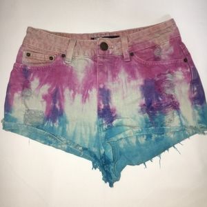 BDG TIE DYE CHEEKY HIGH WAISTED SHORTS